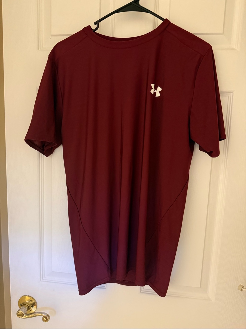 Under Armour Menās Burgundy Short-Sleeve Performance Tee